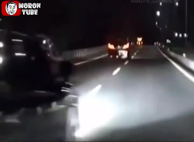 Video :A motorist who recklessly overtakes country immediately